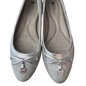 White Mountain Cece Silver Metallic Fabric Ballet Flats Bow Charm Womens 8M